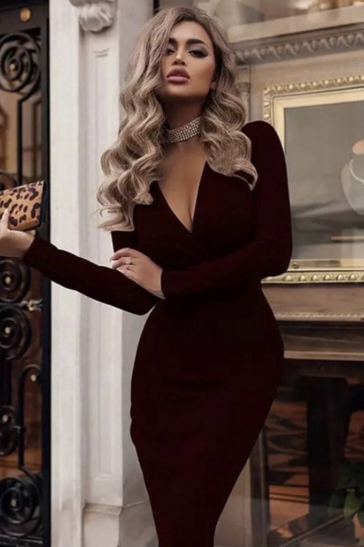 платья с вырезом